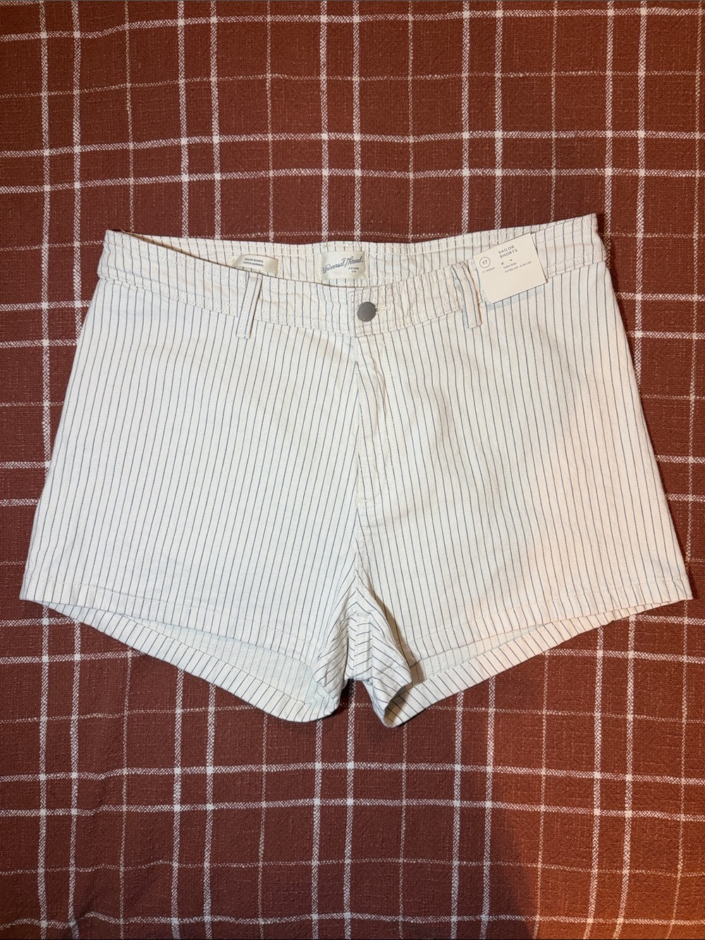 Universal Threads - Women's White Pinstripe Cotton Blend Sailor Shorts - Size 17